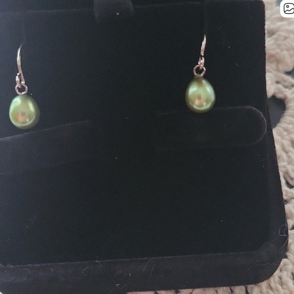 Genuine Pearl Dangle New In Box - Picture 3 of 3